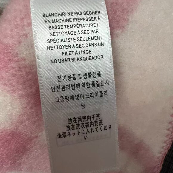 Burberry pink gradient scarf with knight's coat of arms - classic and elegant. - Picture 8 of 11